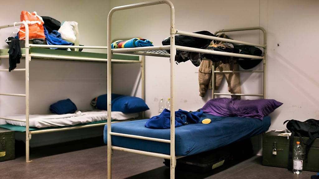 Im Kanton Luzern gibt es kaum mehr leere Betten für schutz- und asylsuchende Personen. Darum ruft die Regierung die Asyl-Notlage aus. (Symbolbild)