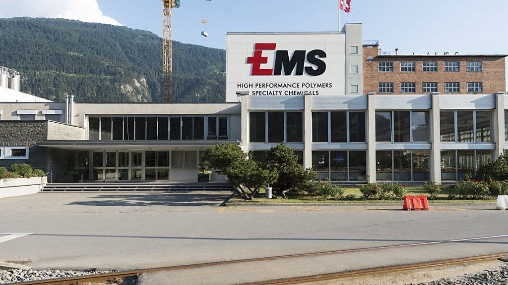 Ems-Hauptsitz im Bündner Ems-Domat. Das Unternehmen der Blocher-Familie ist der grösste private Arbeitgeber im Kanton. (Archivbild)