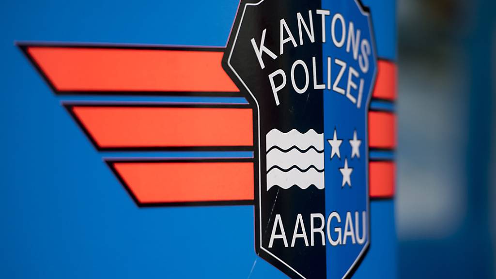 Die Kantonspolizei hatte am Donnerstagnachmittag in Uerkheim in der Garage bei einem Wohnhaus drei tote Erwachsene gefunden. (Symbolbild)