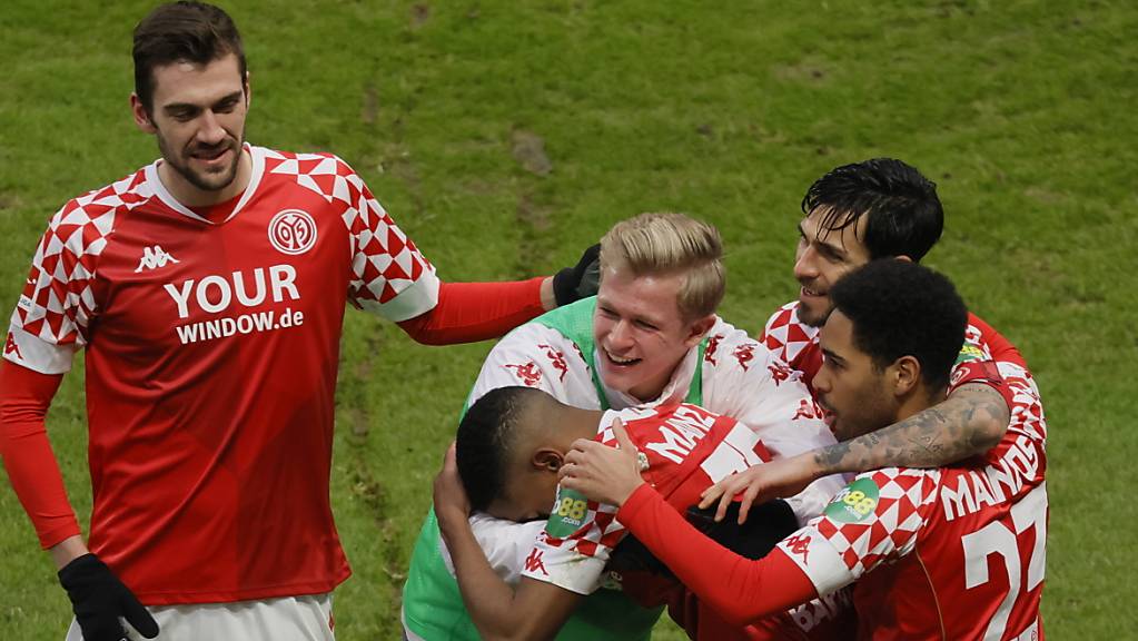 Der Vorletzte Mainz schaffte die Überraschung der Runde und feierte gegen den Tabellenzweiten Leipzig den zweiten Saisonsieg.