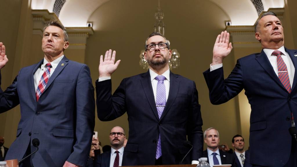 dpatopbilder - Rodney Scott, Beauftragter der US Customs and Border Protection, Joseph Edlow, Direktor der US Citizenship and Immigration Services und Todd Lyons, amtierender Direktor der US Immigration and Customs Enforcement. Foto: Tom Brenner/AP/dpa