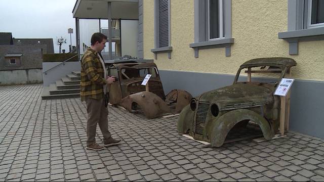 Grosses Rätseln um rostige Autos vor Gemeindehaus