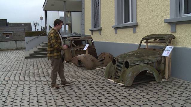 Grosses Rätseln um rostige Autos vor Gemeindehaus