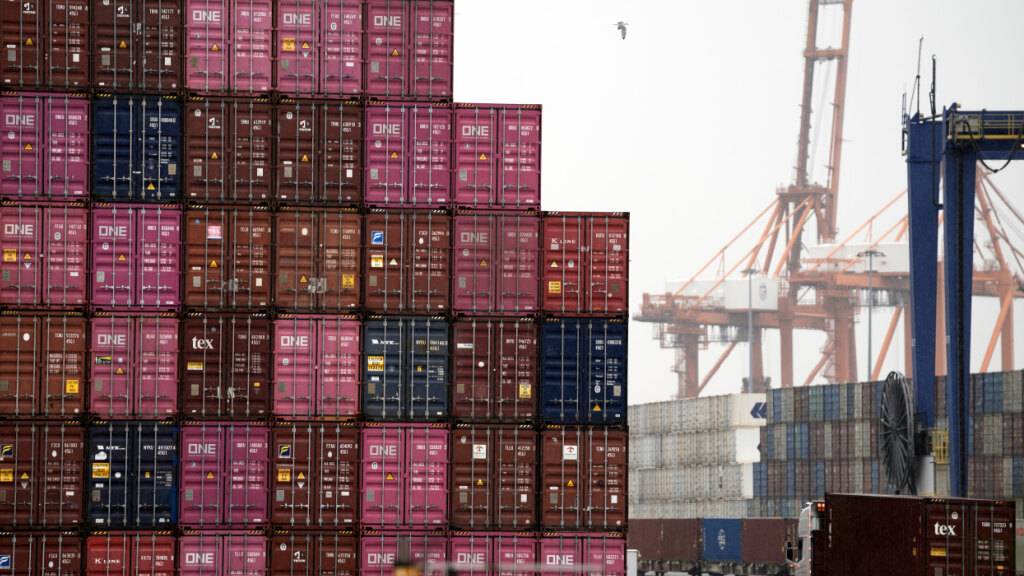 Containerhafen in Athen: Griechenland will mehr Schiffe mit nuklearem Antrieb. (Archivbild)