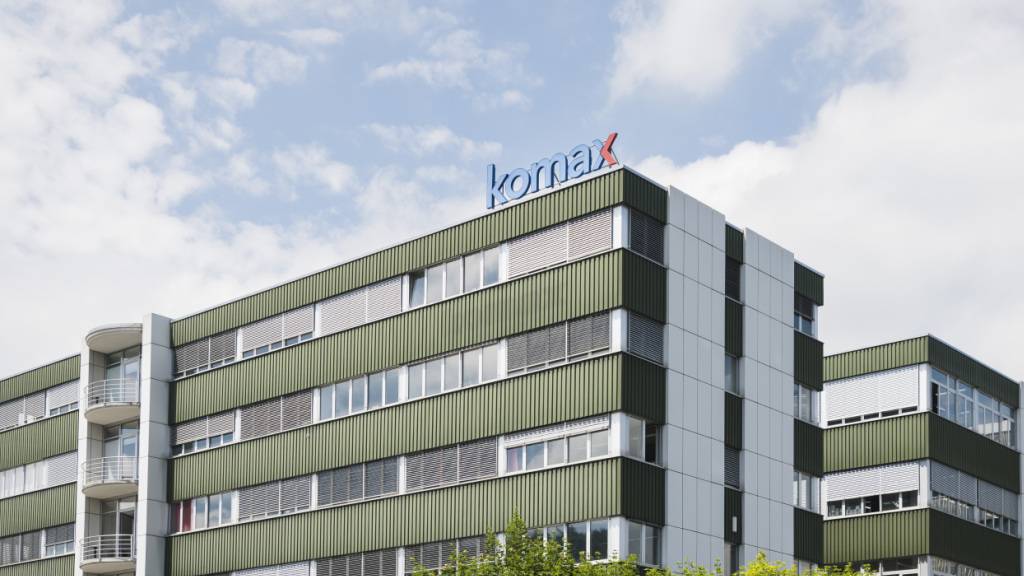 Der Kabelmaschinenhersteller Komax aus Dierikon LU rutschte 2025 tiefer in die roten Zahlen. (Archivbild)