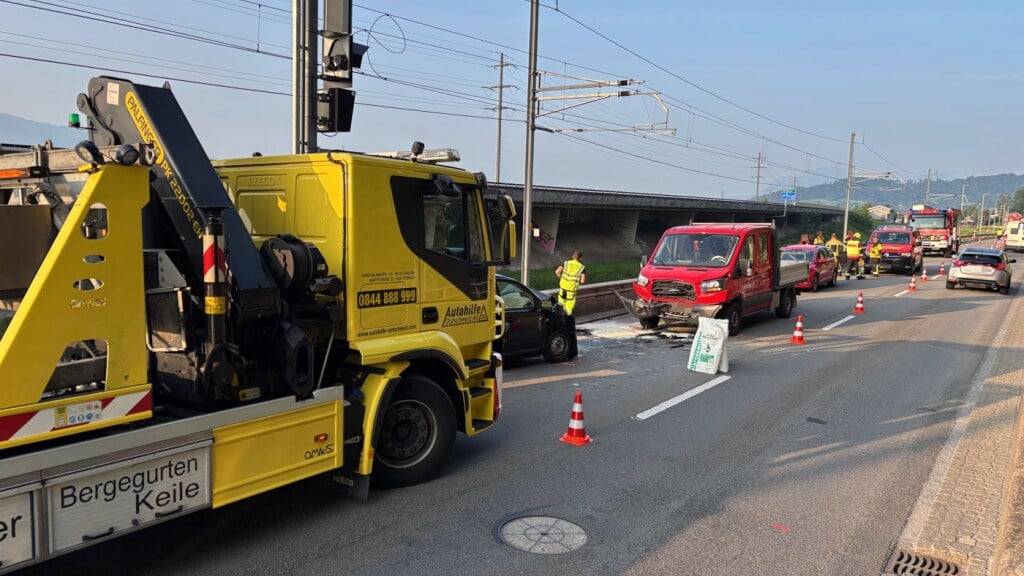 Bei der Frontalkollision wurde eine 62-jährige Frau verletzt.