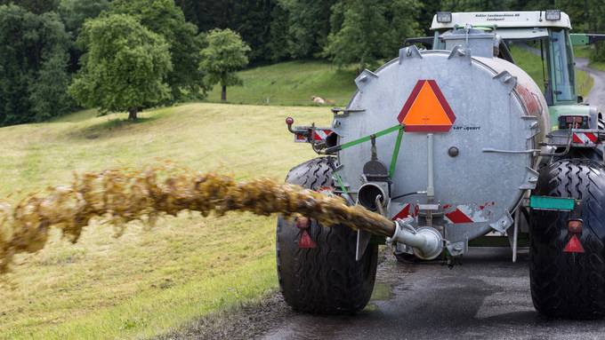 Traktorunfall beim Güllen - Mann muss per Helikopter ins Spital