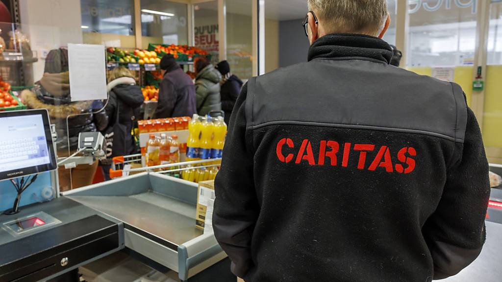 Die Caritas-Märkte verzeichneten in den ersten drei Monaten des Jahres 40 Prozent mehr Umsatz als in der Vorjahresperiode. Das Hilfswerk spricht bezüglich drohender Mietzinssteigerungen von einer «Hiobsbotschaft» für Ärmere. (Archivbild)
