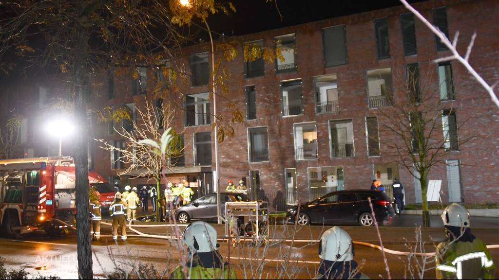 Brand in Mehrfamilienhaus-Wohnung fordert Todesopfer