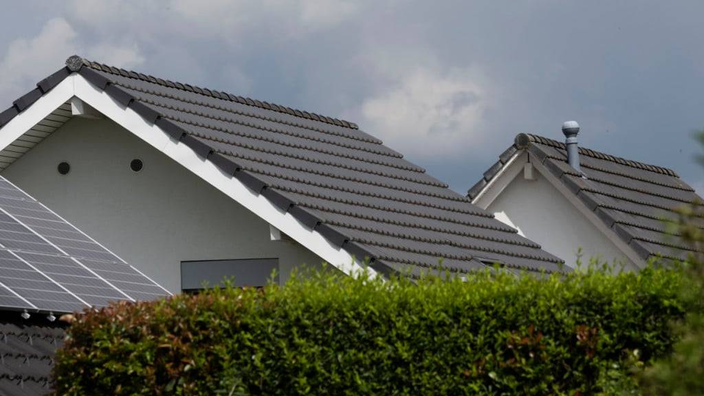 Der Kanton führt voraussichtlich wieder eine Härtefallklausel für den Eigenmietwert ein. Die Regelung soll verhindern, dass Senioren wegen einer zu hohen Steuerrechnung ihr Haus verkaufen müssen.(Symbolbild)