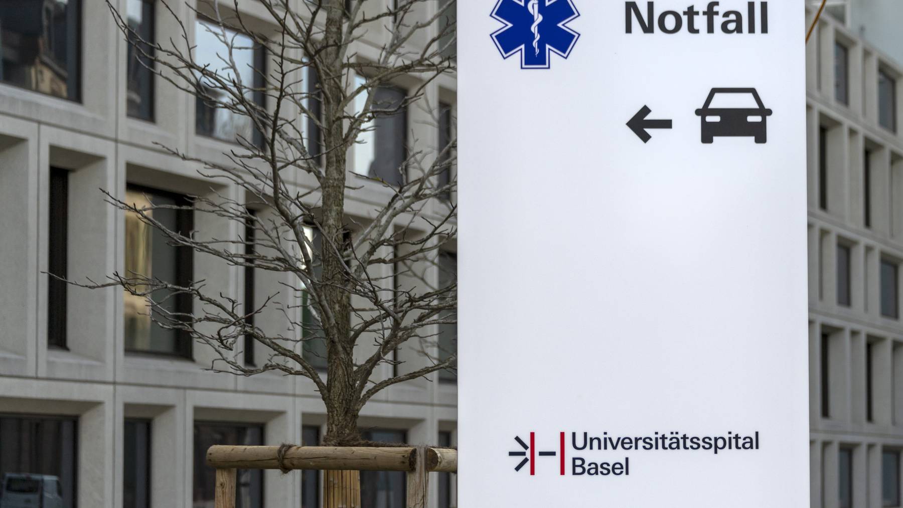 Das Universitätsspital Basel nimmt zwei Corona-Patienten aus dem Elsass auf. (Symbolbild)