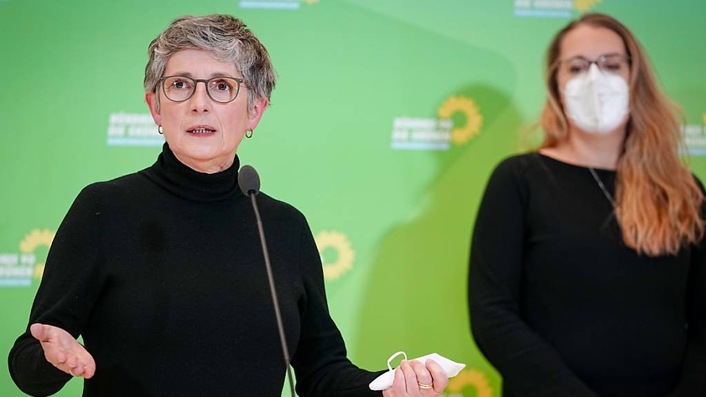Britta Haßelmann und Katharina Dröge sind die neugewählten Fraktionsvorsitzenden der Grünen. Foto: Kay Nietfeld/dpa