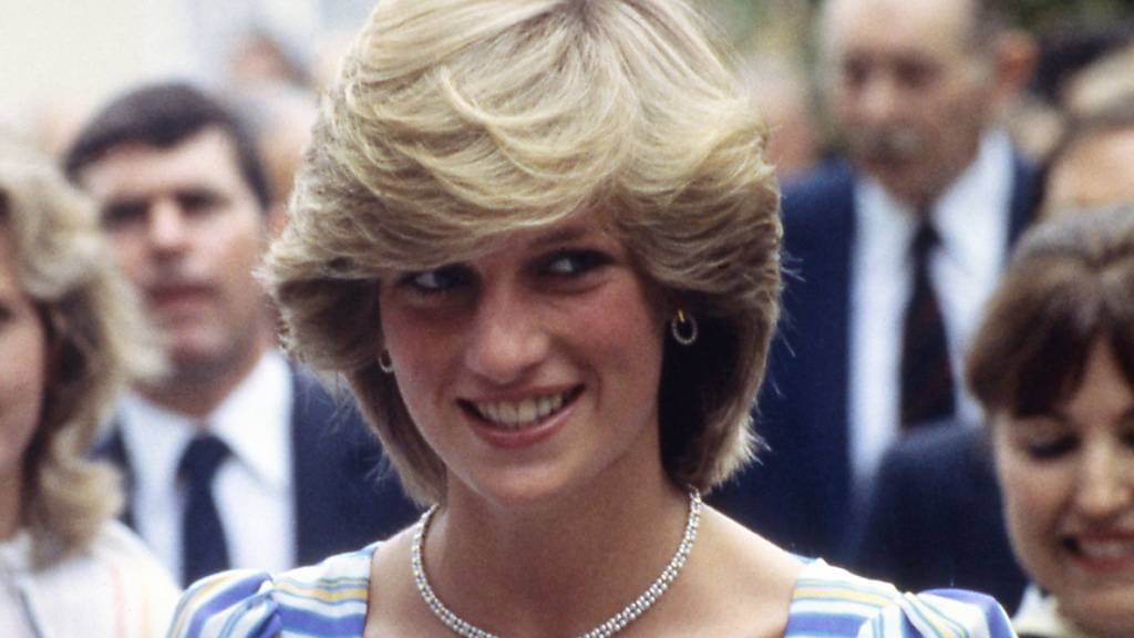 Prinzessin Diana im Jahr 1993. Nun ist ein roter Wollpullover für über eine Million Franken versteigert worden, den sie 1981 getragen hatte. (Archiv)