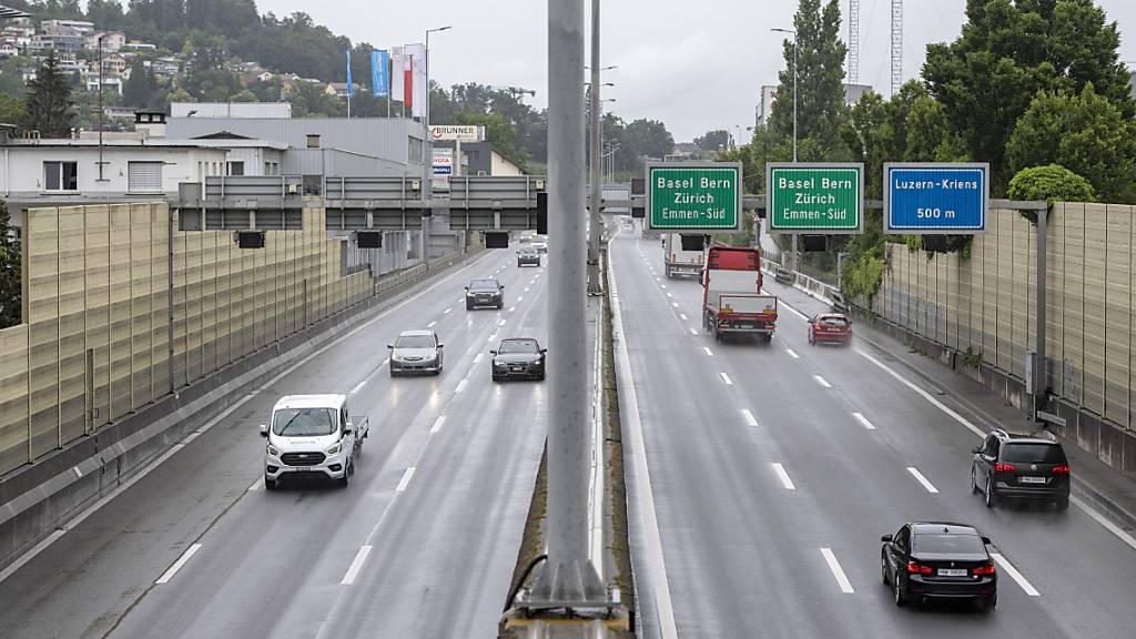 Die Autobahn A2 in Kriens im Süden der Stadt Luzern. (Archivbild)