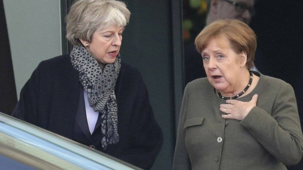 Letzte Gespräche vor dem EU-Gipfel am Mittwoch: Die britische Premierministerin Theresa May (Links) diskutiert in Berlin mit der deutschen Kanzlerin Angela Merkel.