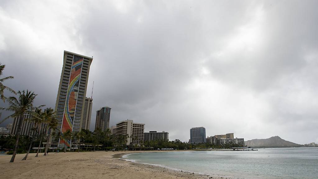 Leere Strände: Hawaii bereitet sich am Sonntag auf die Ankunft des Hurrikans «Douglas» vor.