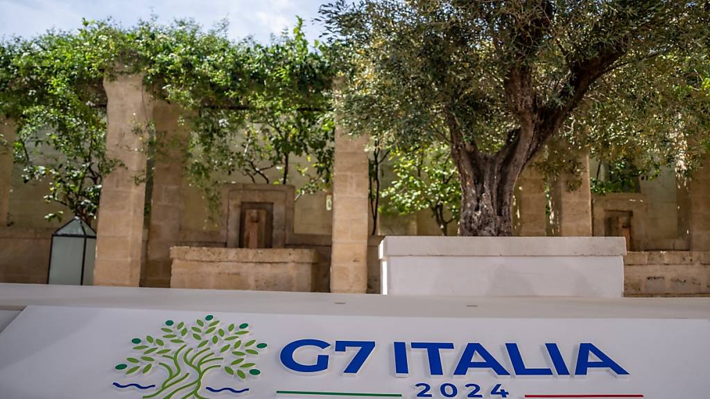 Das Logo zum Gipfeltreffen der G7-Staaten in Borgo Egnazia. Foto: Michael Kappeler/dpa