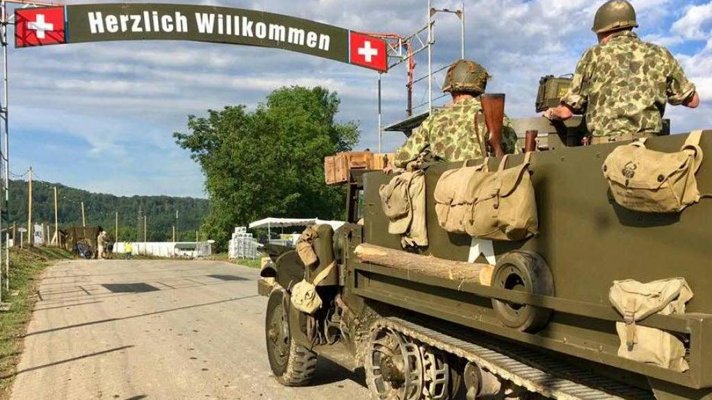 Die Internationale Militär-Oldtimer-Show «Convoy to Remember» in Birmenstorf AG lockt viele Armeefans an.