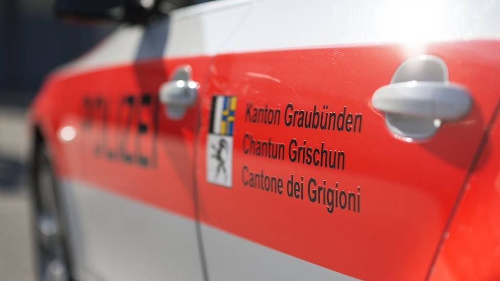 Die Kantonspolizei Graubünden nahm bei einer Razzia in einem Restaurant zwei Dealer fest (Symbolbild).