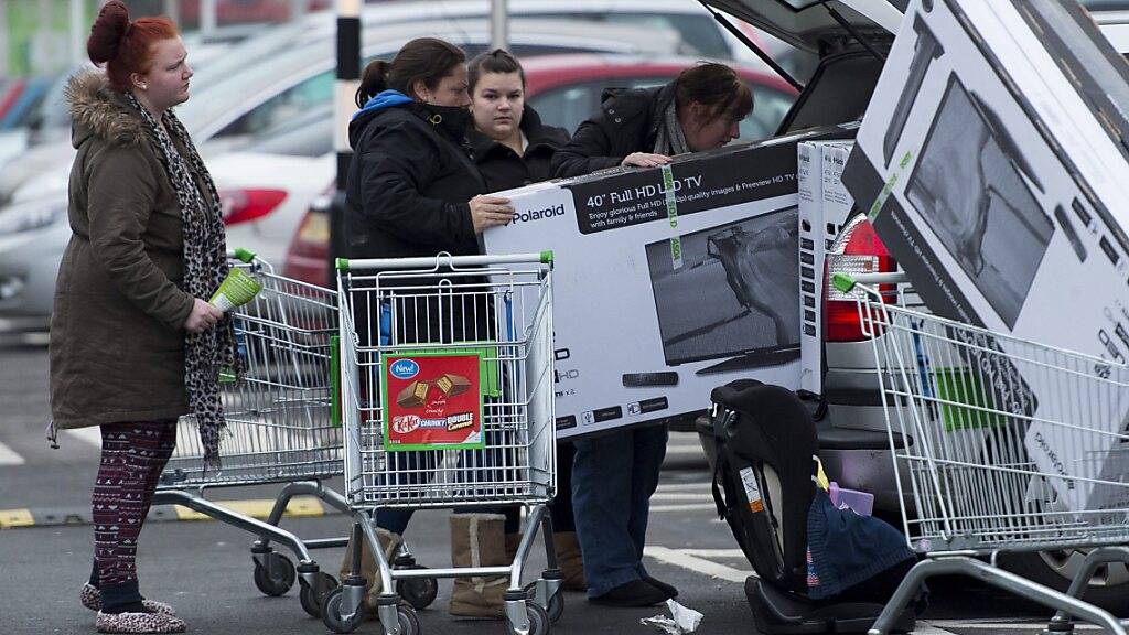 Wie viel Geld geben Schweizer am Black Friday aus und wofür?