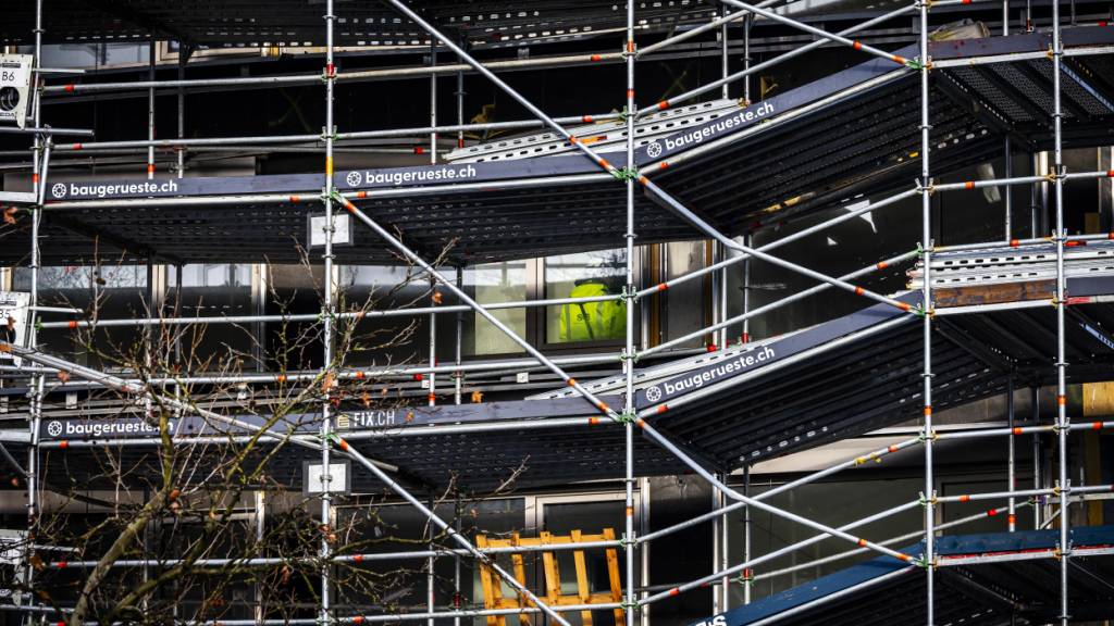 Die zuständige Kommission des Nationalrats will mit Gesetzesänderungen erreichen, dass weniger Bauvorhaben durch Einsprachen verzögert werden. (Themenbild)