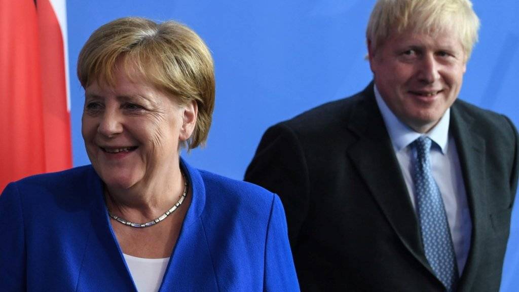 Die Chemie schien zu stimmen bei der abschliessenden Pressekonferenz im Kanzleramt in Berlin zwischen Gastgeberin Angela Merkel und dem britischen Premier Boris Johnson.