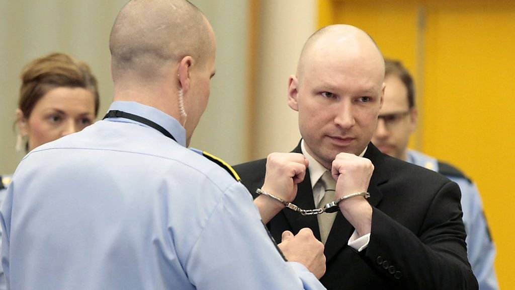 Breivik lässt in seinen Aussagen am zweiten Prozesstag keine Zweifel offen, dass er seine nationalsozialistische Gesinnung nicht aufgegeben hat.