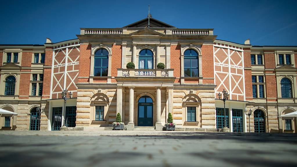 ARCHIV - Das Richard-Wagner-Festspielhaus in Bayreuth. (zu dpa «Bund gibt rund 85 Millionen für Bayreuther Festspielhaus?») Foto: Daniel Karmann/dpa