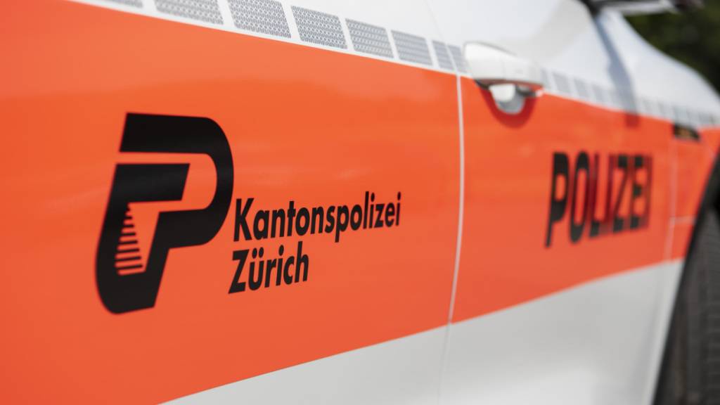 In Dällikon bei Regensdorf ist ein 24-jähriger Kosovare mit einem Messer verletzt worden. Die Polizei konnte drei Männer verhaften. (Symbolbild)