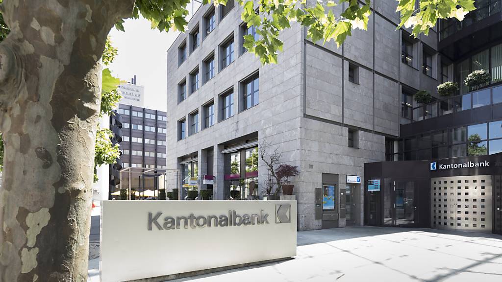 Die Aargauischen Kantonalbank (AKB) soll unverändert bestehen bleiben. Das will der Regierungsrat. Er lehnt eine Teilprivatisierung oder die Abschaffung der Staatsgarantie ab. (Archivbild)