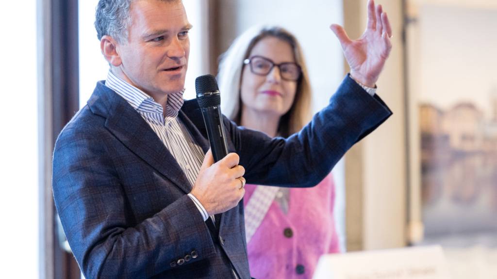 Numa Bischof Ullmann bleibt noch bis Ende Juni 2028 Intendant des Luzerner Sinfonieorchesters. Unter seiner Leitung sei das Orchester nach und nach grösser und seine internationale Position gestärkt worden. (Archivbild)