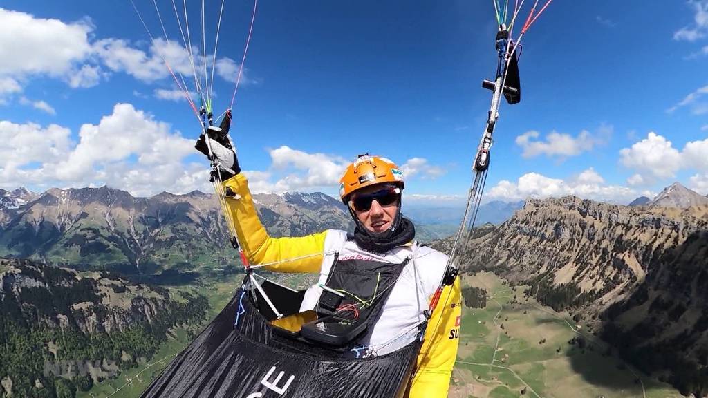 Chrigel Maurer trainiert am Niesen für die X-Alps