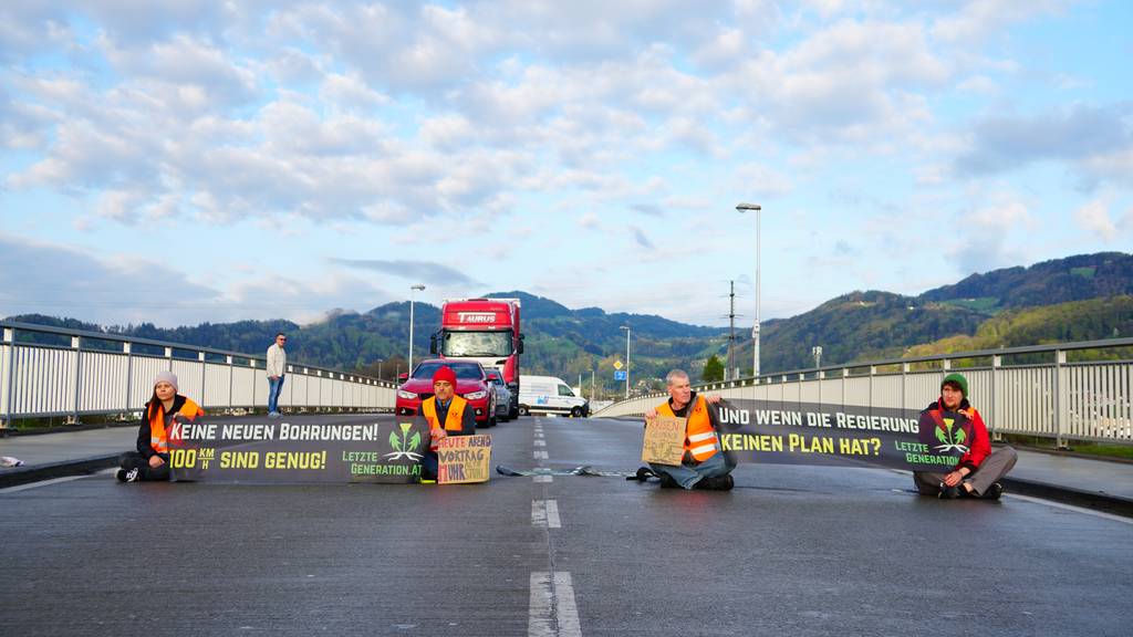 Klimakleber blockieren Brücke zwischen Lustenau und Au – Strecke wieder offen