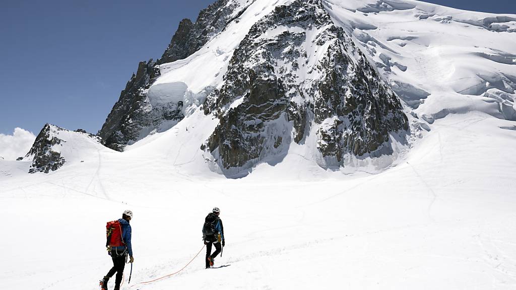 Bergsteiger stirbt am Mont Blanc nach Abbruch eines Eisblocks