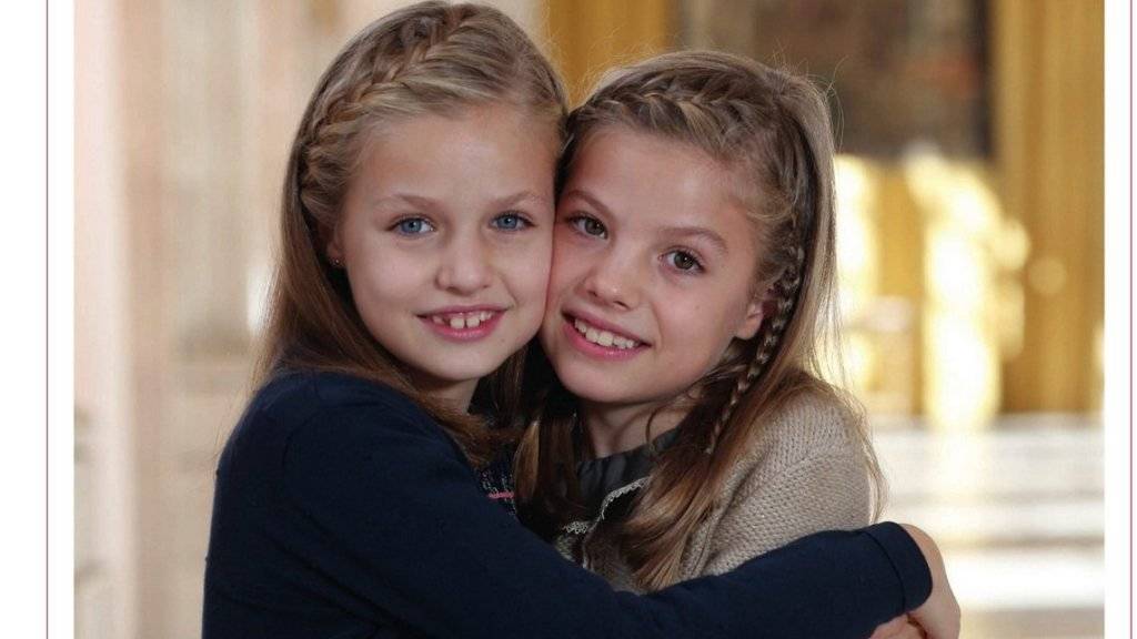 Auf der Weihnachtskarte des spanischen Königshauses sind einzig die beiden Töchter des Königspaars, Leonor und Sofia, zu sehen.