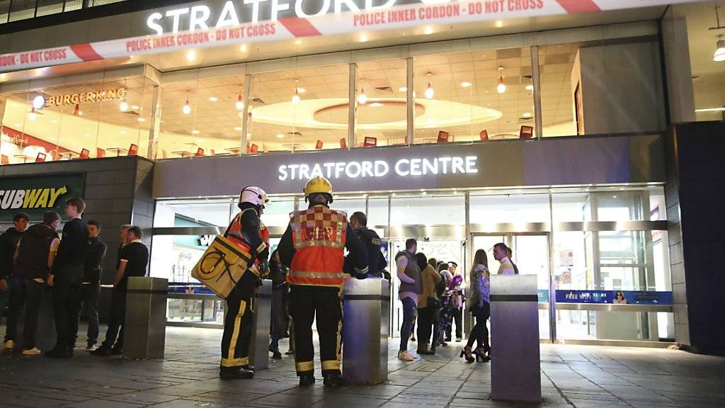 Verletzungen: In einem Londoner Einkaufszentrum sind sechs Personen mit einer gefährlichen Substanz besprüht worden.