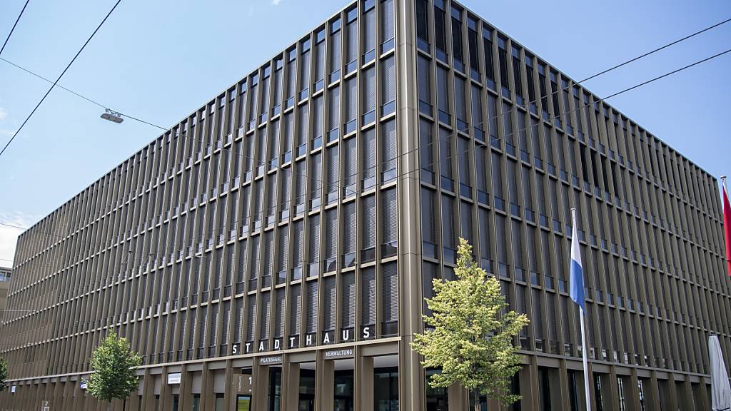 Die Stadt Kriens - im Bild das Stadthaus - hat ihre Heime in einer Aktiengesellschaft organisiert. (Archivaufnahmne)