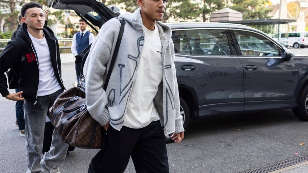 Luca Jaquez (vorne) ist nicht mit dem Schweizer Nationalteam in den Kosovo gereist