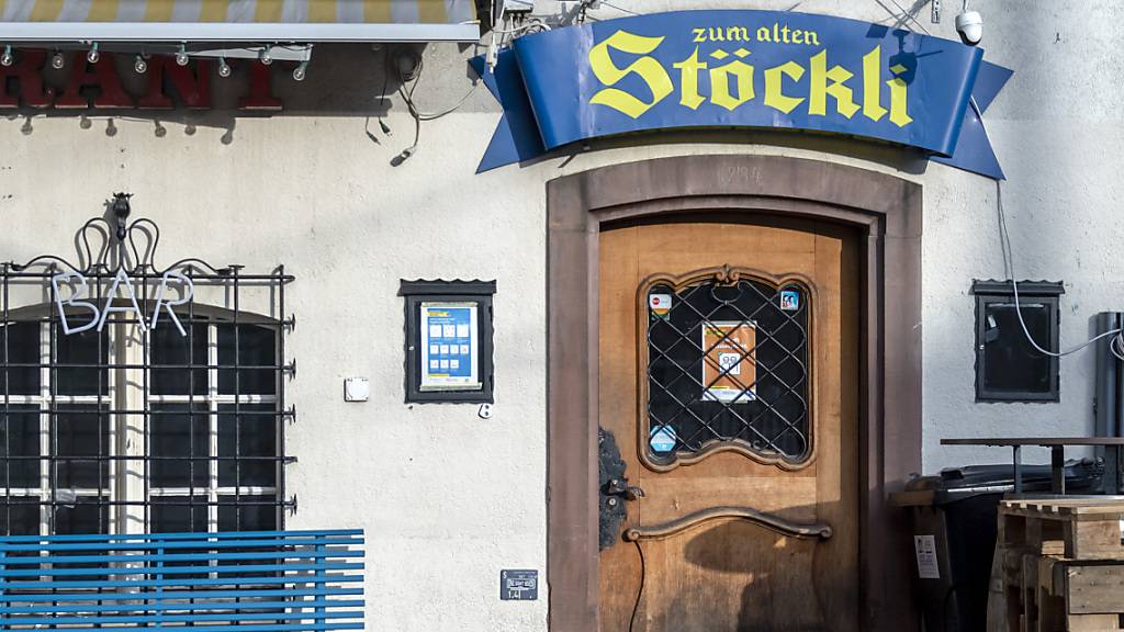 Das Restaurant «Zum Alten Stöckli» in Basel schloss im November wegen der Corona-Schutzmassnahmen. (Archivbild)