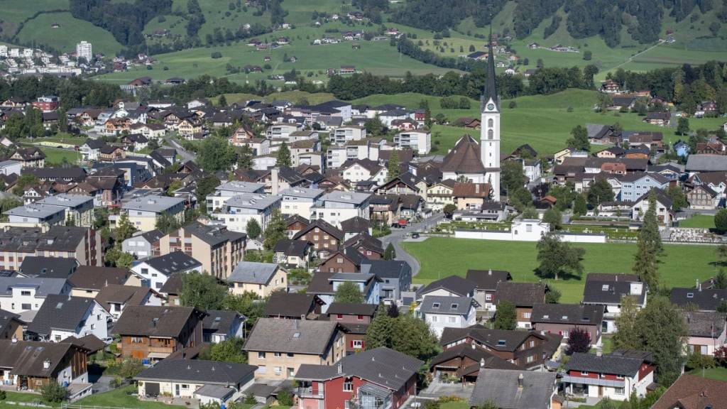 Die Gemeinde Kerns OW will in ihre Mehrzweckhalle investieren. (Archivaufnahme)