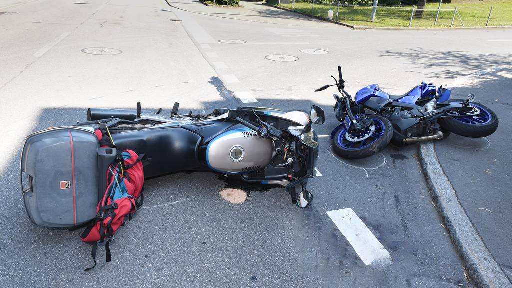 Die beiden Töfffahrer wurden beim Unfall schwer und mittelschwer verletzt worden. 