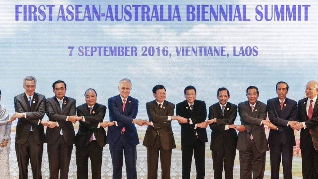 Gruppenbild der Spitzenteilnehmer am Mittwoch am ASEAN-Gipfel in Laos.