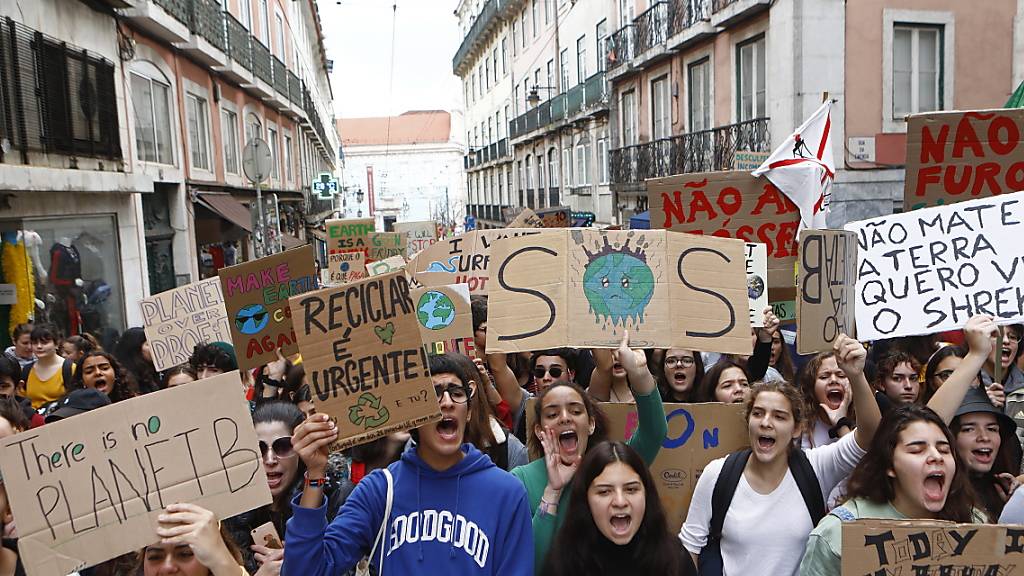 Klima-Demonstrationen der Jugendbewegung Fridays for Future gab es in mehreren Städten Portugals.