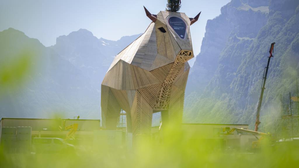 Der Holzmuni Max soll künftig in Andermatt UR zu stehen kommen.