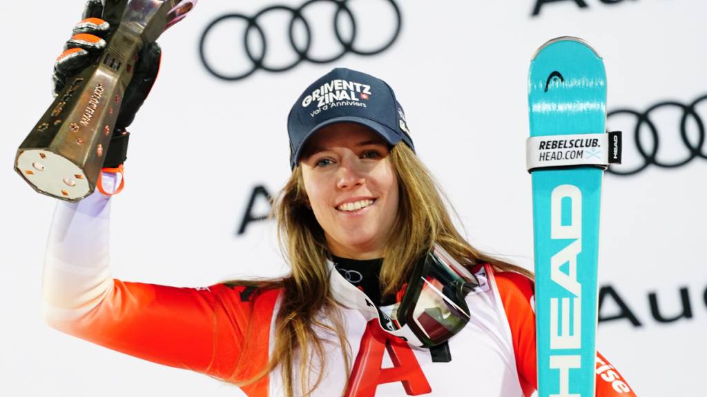 Camille Rast nach ihrem 2. Platz im Slalom in Semmering