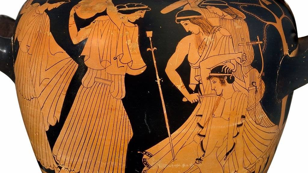 Thrakische Frauen massakrieren den Sänger Orpheus - Bild auf Weinmischgefäss aus dem fünften Jahrhundert vor Christus.
