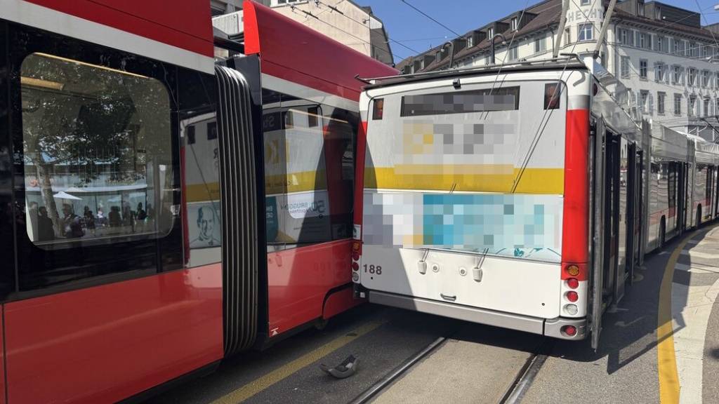 Beim Unfall entstand laut der Polizei erheblicher Sachschaden.