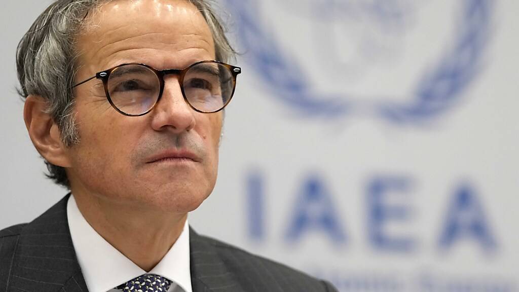 Generaldirektor der Internationalen Atomenergie-Organisation (IAEA) Rafael Mariano Grossi spricht von einem «sehr schweren Schlag» seitens des Iran. Foto: Matthias Schrader/AP/dpa