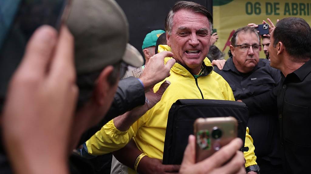 ARCHIV - Der ehemalige brasilianische Präsident Jair Bolsonaro. Foto: Ettore Chiereguini/AP/dpa/Archivbild