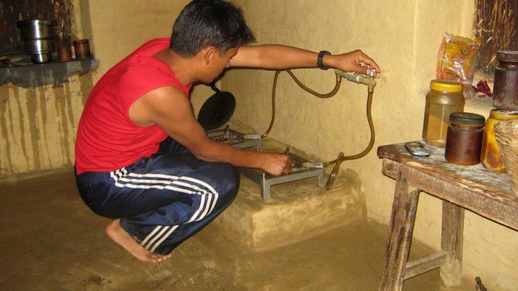 7500 Familien in Nepal wurden gemäss myclimate mit einer Biogasanlage ausgerüstet. Dadurch sind die Familien nicht mehr dem schädlichen Rauch in den Häusern ausgeliefert.